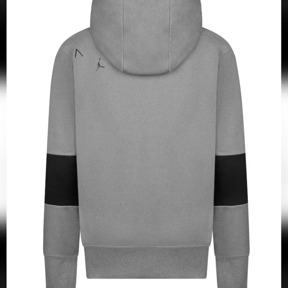NWT Nike Air Jordan Boys Carbon Heather Core Performance Therma' Hoodie Size M